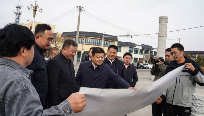 肅州區(qū)委副書記、區(qū)長宋濟(jì)民調(diào)研生態(tài)公司酒泉火車站站房改造提升項(xiàng)目復(fù)工復(fù)產(chǎn)情況